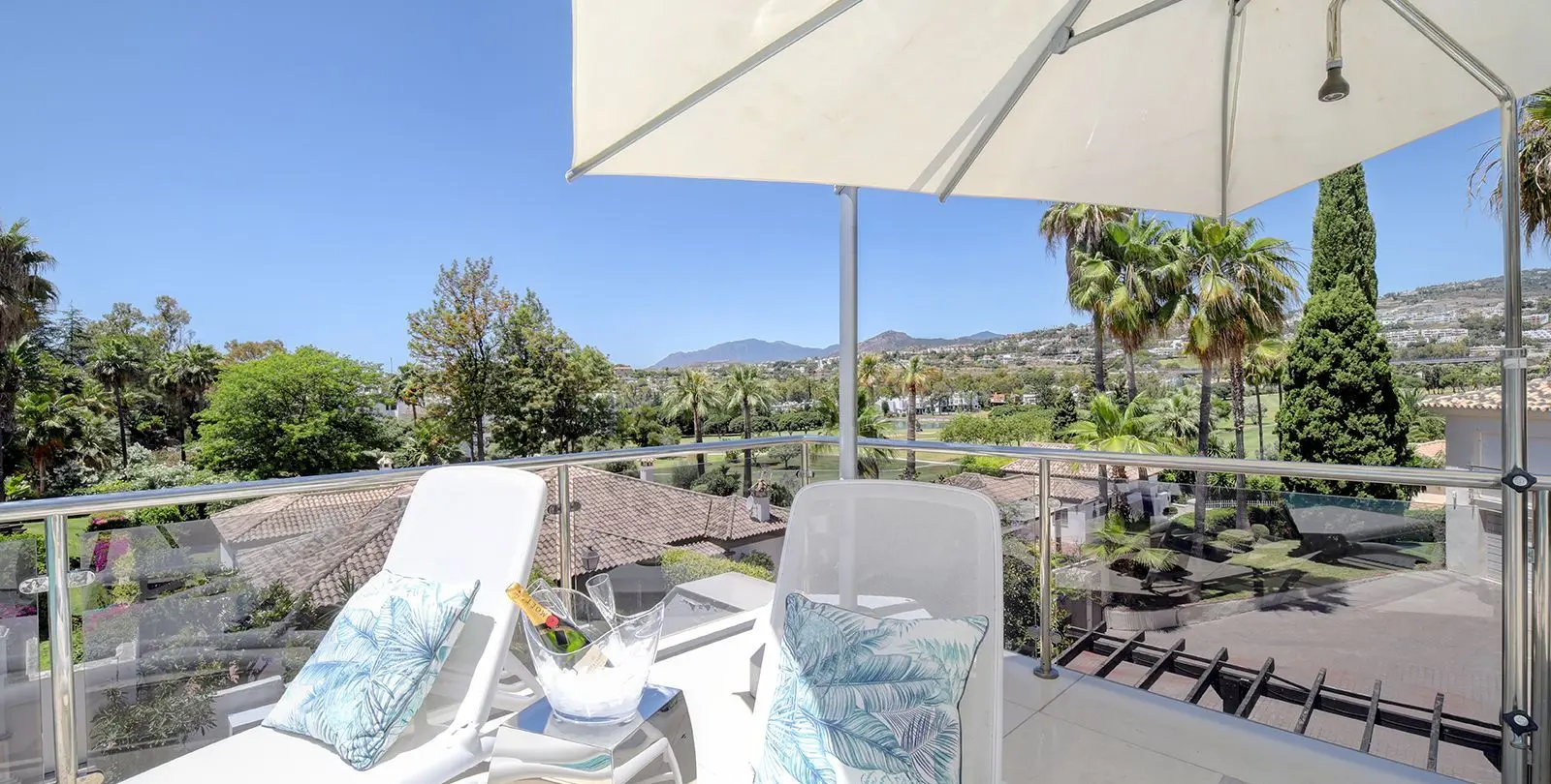 Sale of detached villa in Nueva Andalucía 36