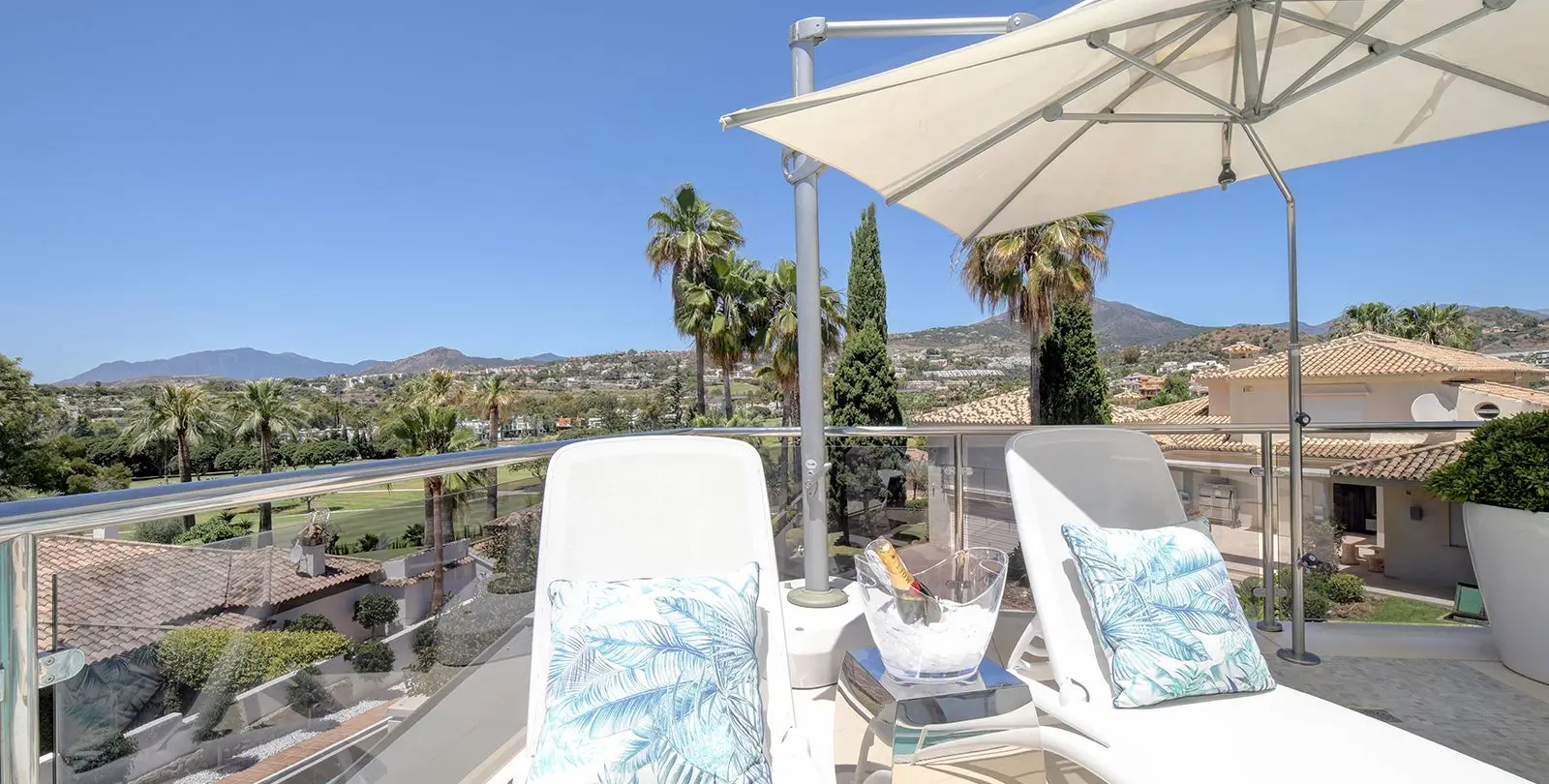 Sale of detached villa in Nueva Andalucía 37
