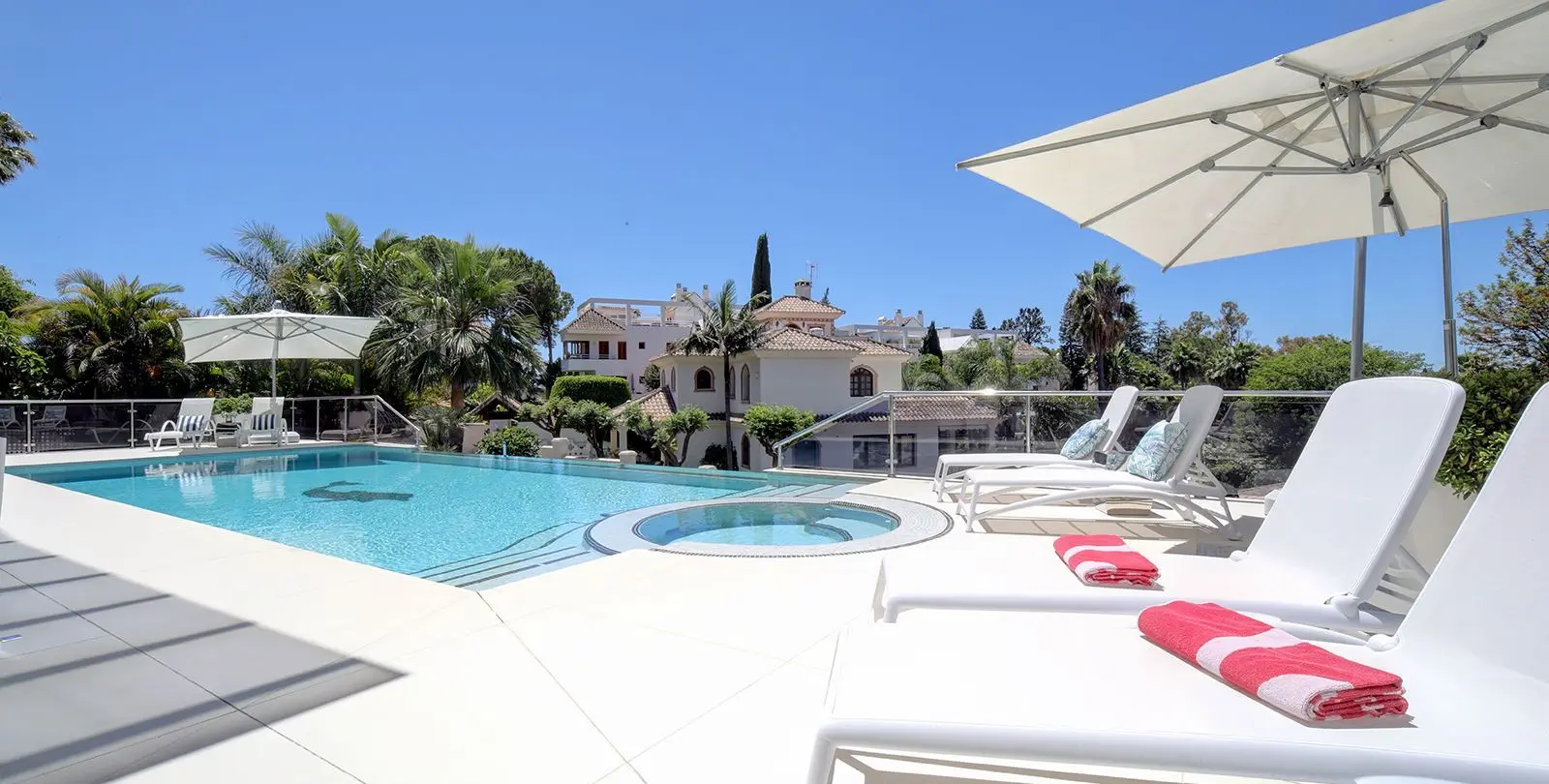 Sale of detached villa in Nueva Andalucía 40