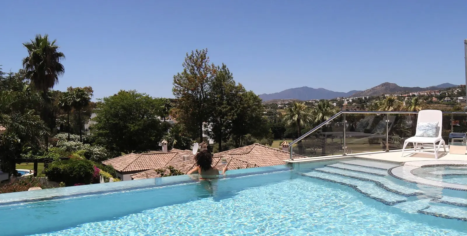Sale of detached villa in Nueva Andalucía 41