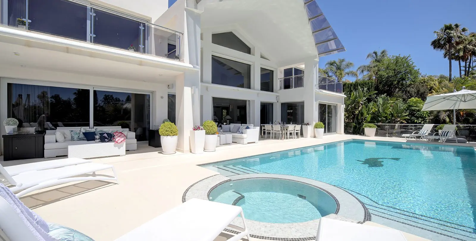 Sale of detached villa in Nueva Andalucía 98