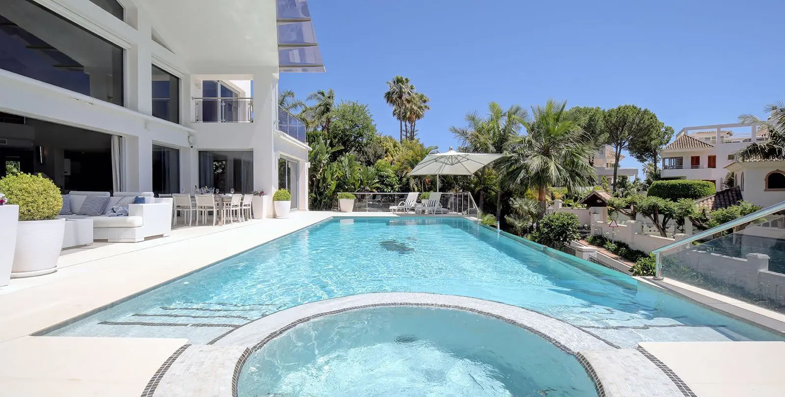 Sale of detached villa in Nueva Andalucía 100