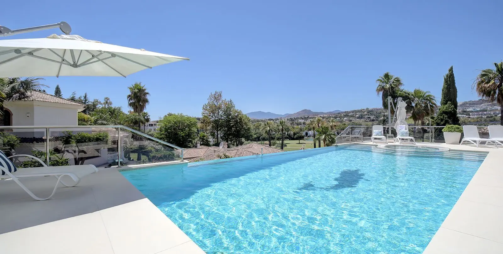 Sale of detached villa in Nueva Andalucía 103