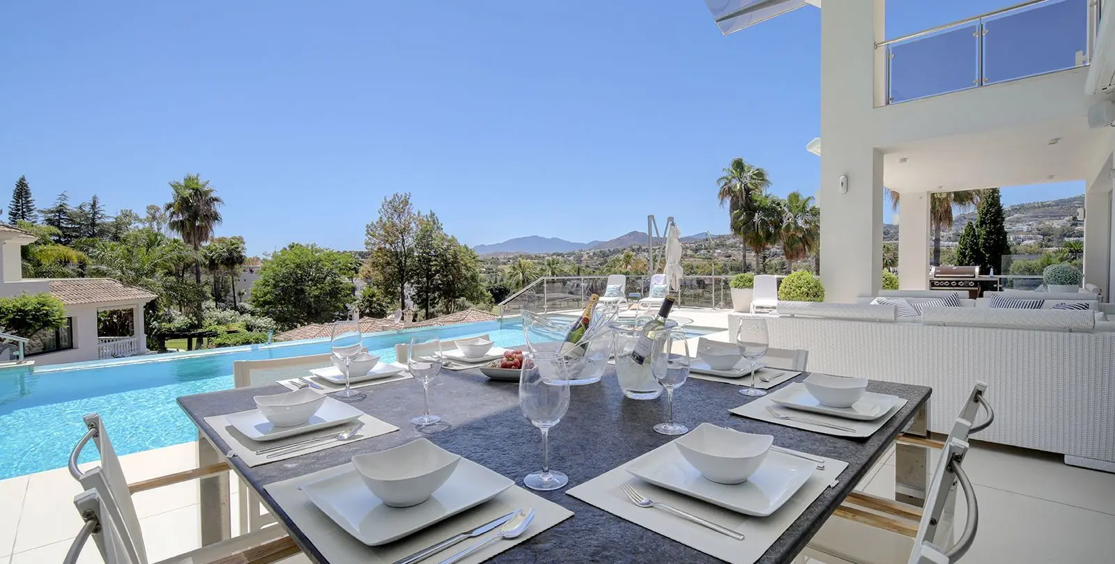 Sale of detached villa in Nueva Andalucía 110