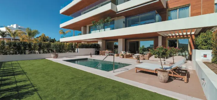 Venta de apartamento en planta baja en The Golden Mile 0