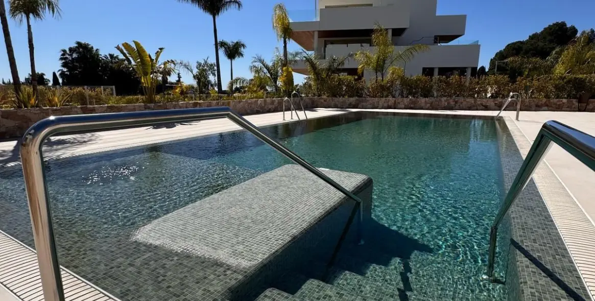 Venta de apartamento en planta baja en The Golden Mile 12