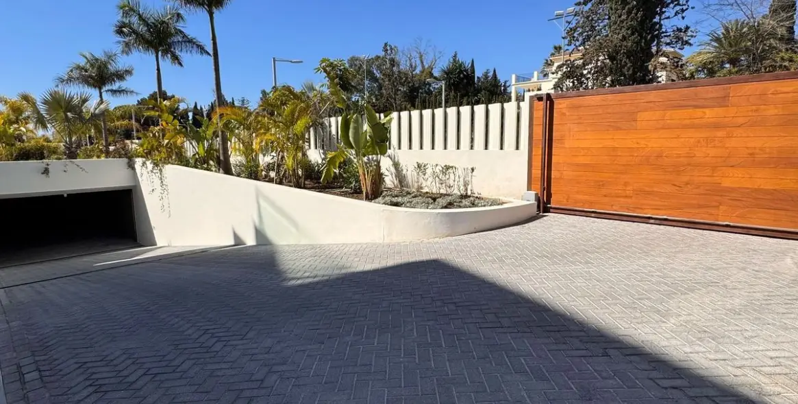 Venta de apartamento en planta baja en The Golden Mile 26