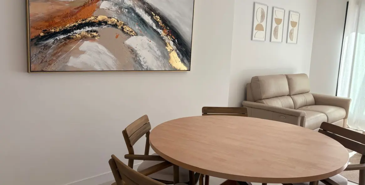 Short-term rent of middle floor apartment in Estepona 1
