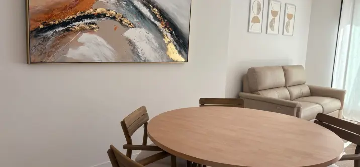 Short-term rent of middle floor apartment in Estepona 0