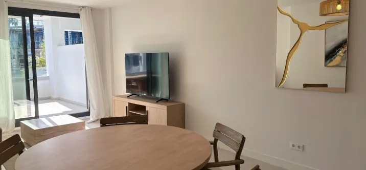 Short-term rent of middle floor apartment in Estepona 1