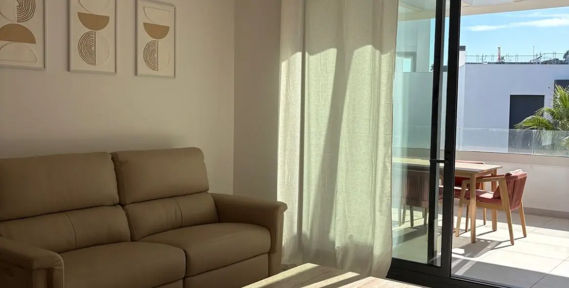 Short-term rent of middle floor apartment in Estepona 3