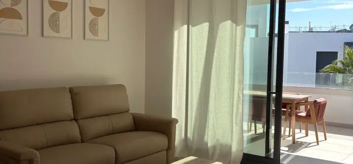 Short-term rent of middle floor apartment in Estepona 2