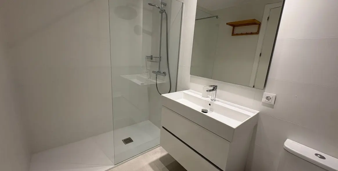 Short-term rent of middle floor apartment in Estepona 6
