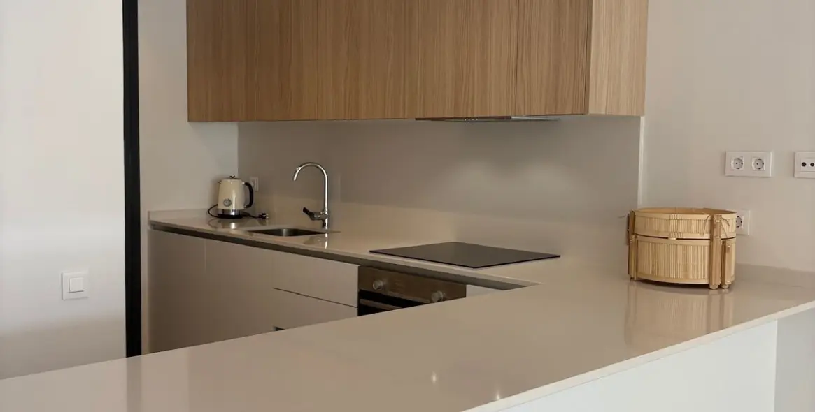 Short-term rent of middle floor apartment in Estepona 11