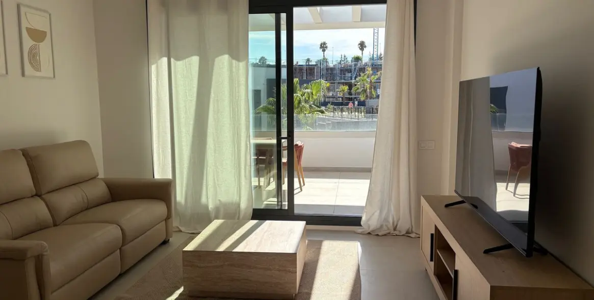 Short-term rent of middle floor apartment in Estepona 12