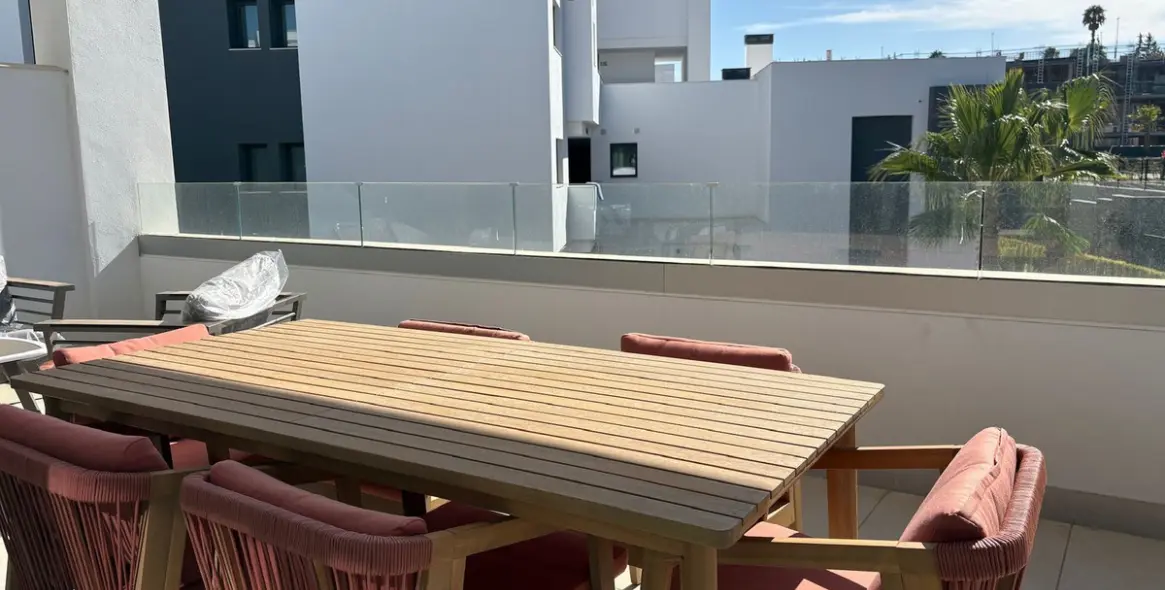 Short-term rent of middle floor apartment in Estepona 14