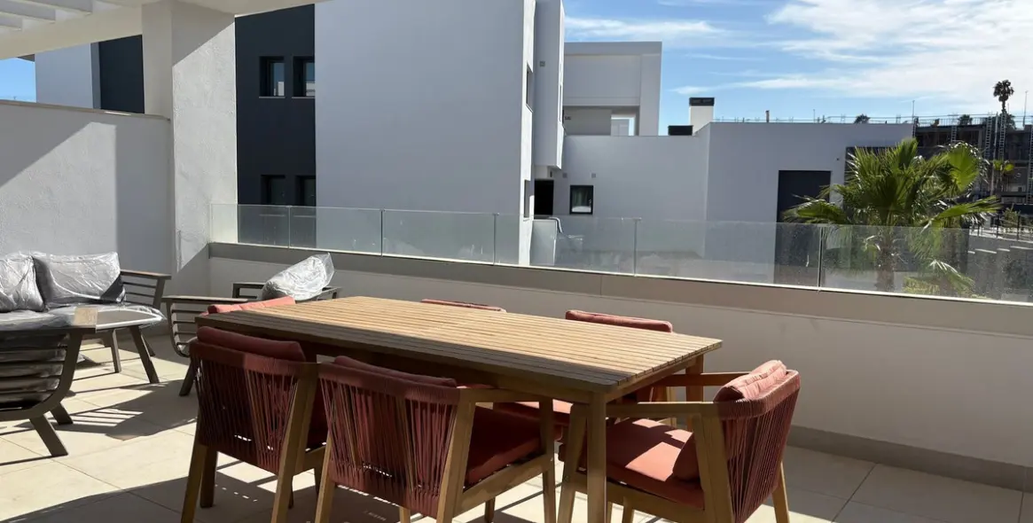 Short-term rent of middle floor apartment in Estepona 16