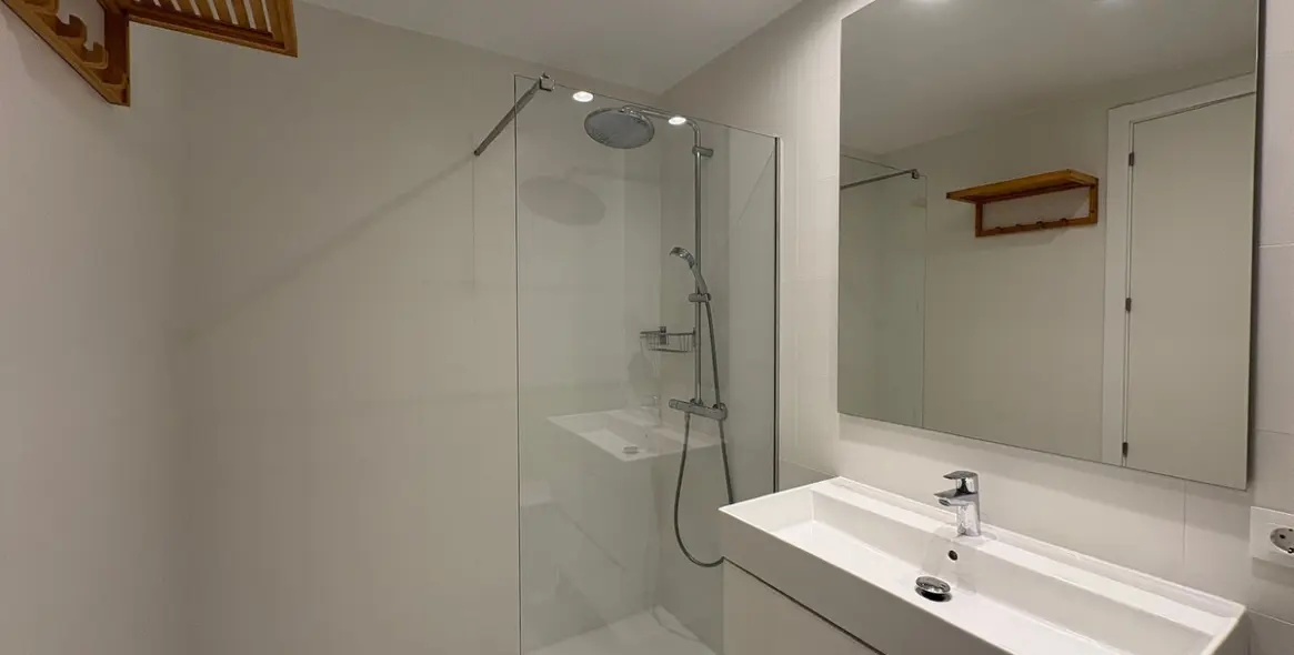 Short-term rent of middle floor apartment in Estepona 19
