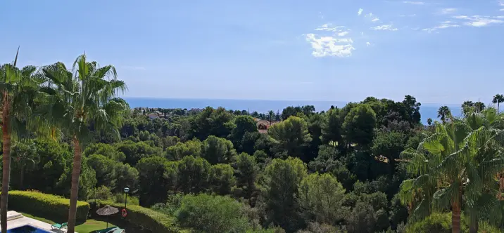 Long-term rent of middle floor apartment in Sierra Blanca 0