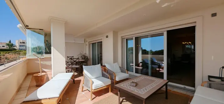 Long-term rent of middle floor apartment in Sierra Blanca 1