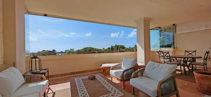 Long-term rent of middle floor apartment in Sierra Blanca 2