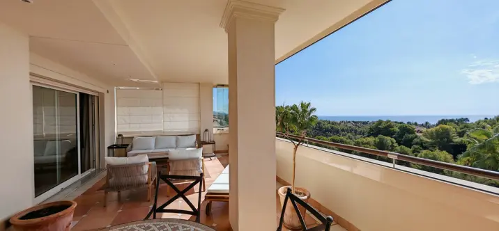 Long-term rent of middle floor apartment in Sierra Blanca 3