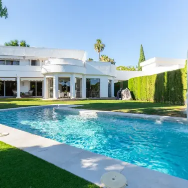 Long-term rent of detached villa in Nueva Andalucía