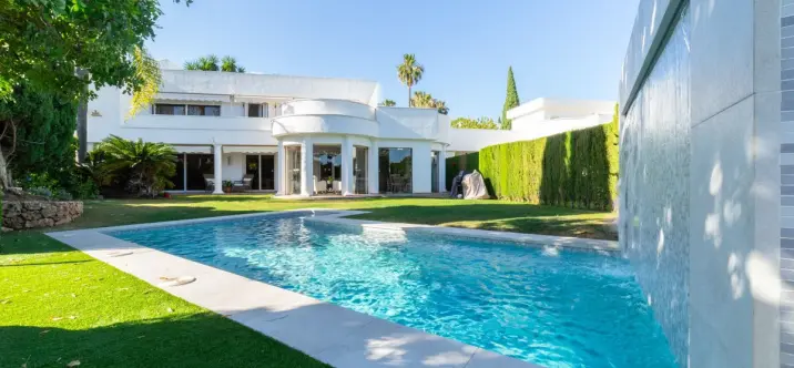 Long-term rent of detached villa in Nueva Andalucía 0