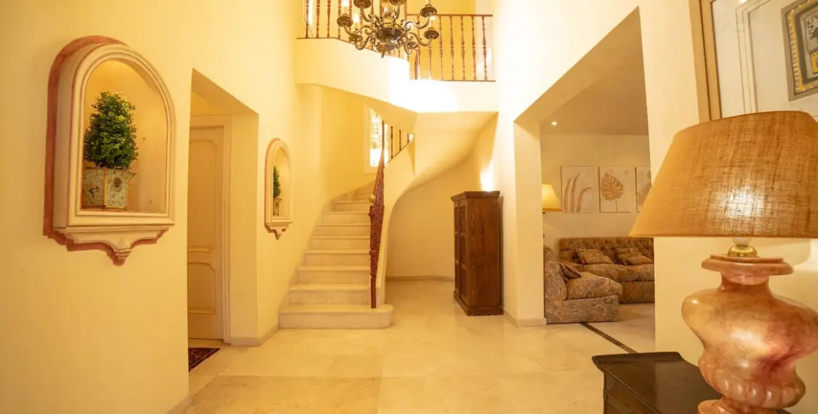 Long-term rent of detached villa in Nueva Andalucía 11