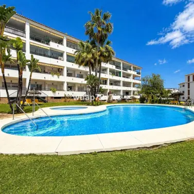 Venta de apartamento en planta media en Calahonda