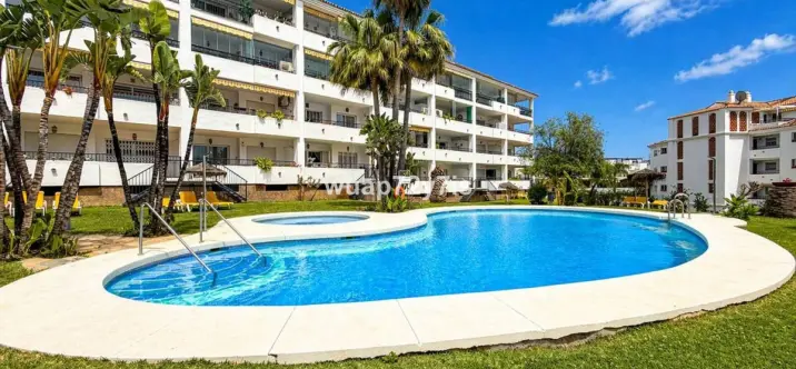 Venta de apartamento en planta media en Calahonda 0