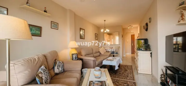 Venta de apartamento en planta media en Calahonda 2