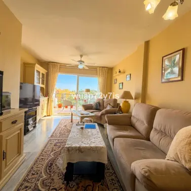 Venta de apartamento en planta media en Calahonda