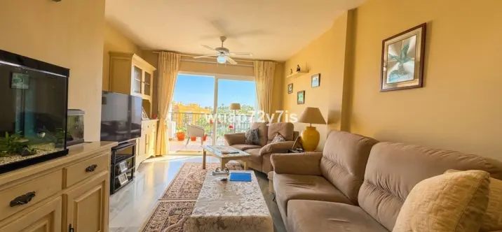 Venta de apartamento en planta media en Calahonda 3