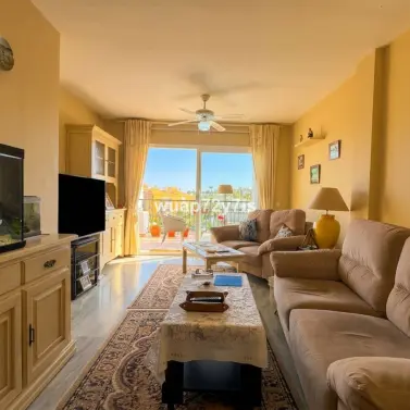 Venta de apartamento en planta media en Calahonda