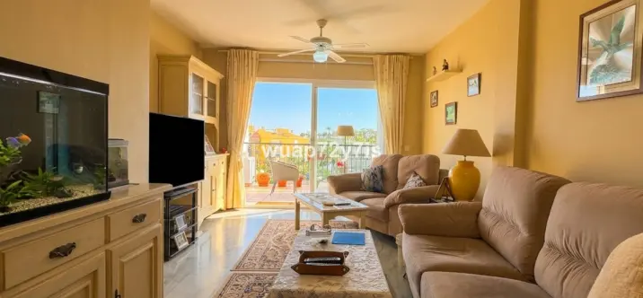 Venta de apartamento en planta media en Calahonda 4