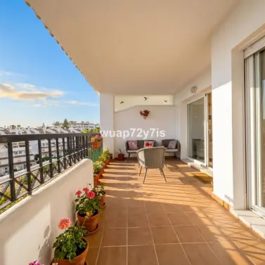 Venta de apartamento en planta media en Calahonda