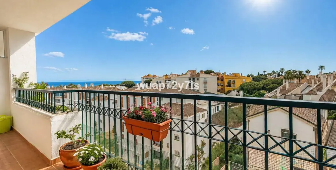 Venta de apartamento en planta media en Calahonda 7