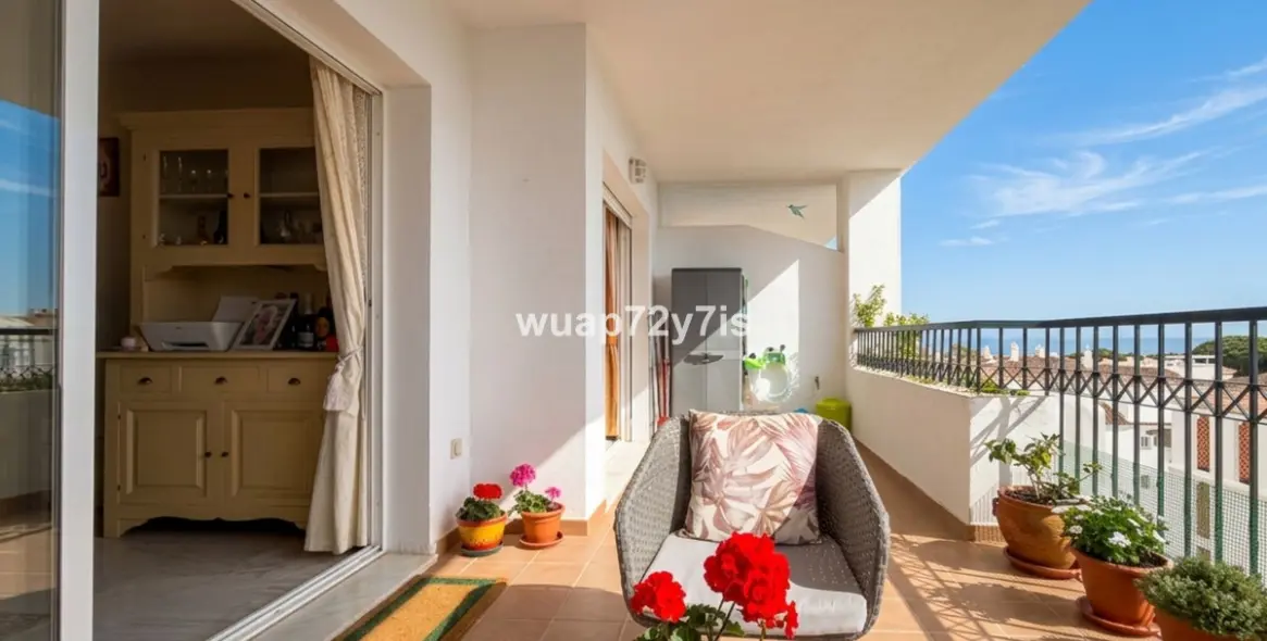 Venta de apartamento en planta media en Calahonda 9
