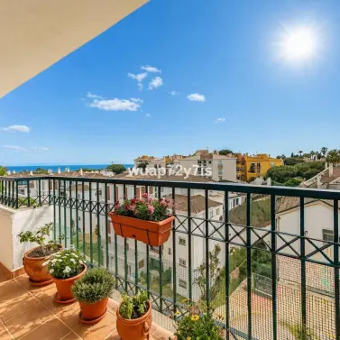 Sale of middle floor apartment in Calahonda