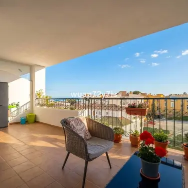 Sale of middle floor apartment in Calahonda