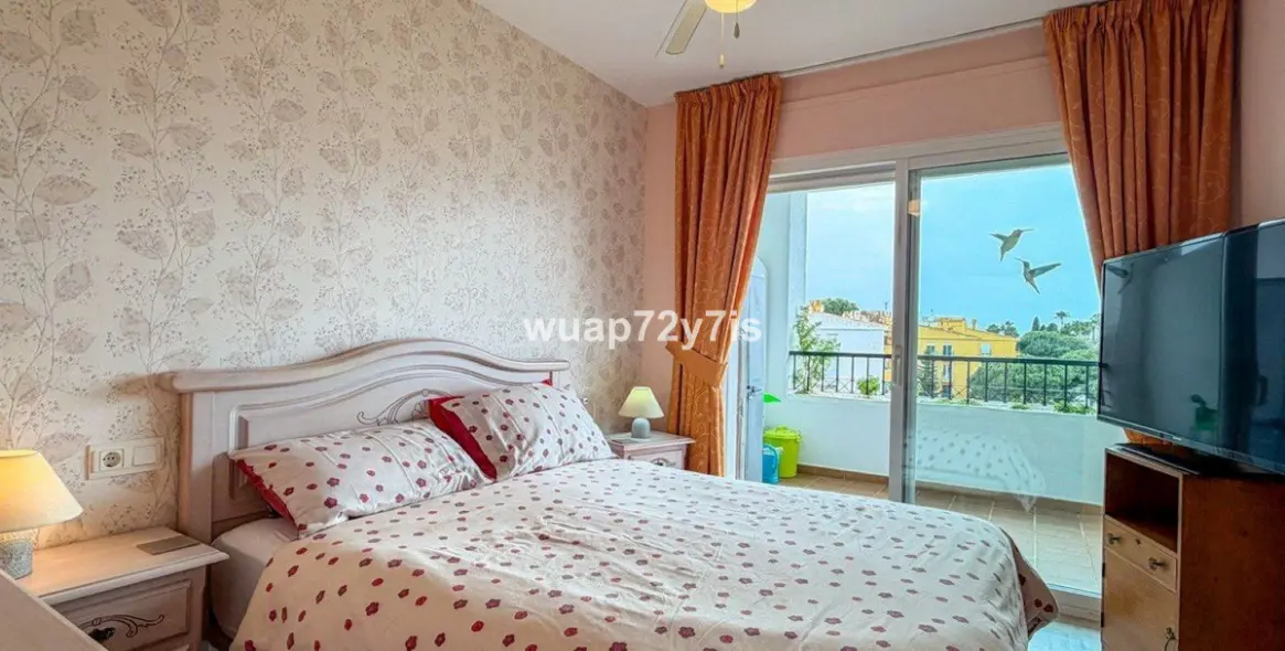Venta de apartamento en planta media en Calahonda 10