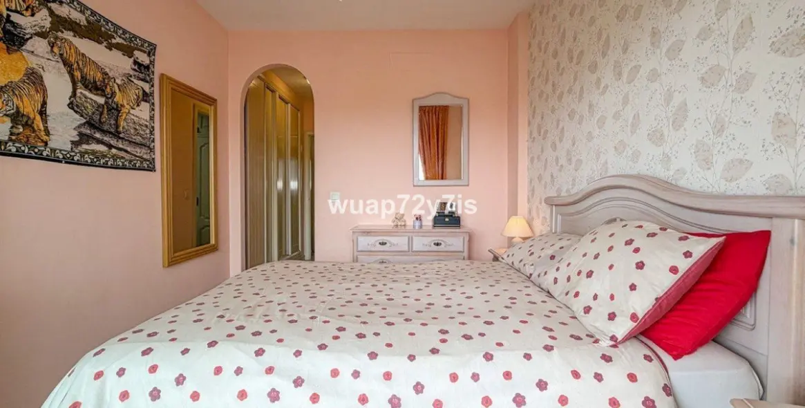 Venta de apartamento en planta media en Calahonda 12