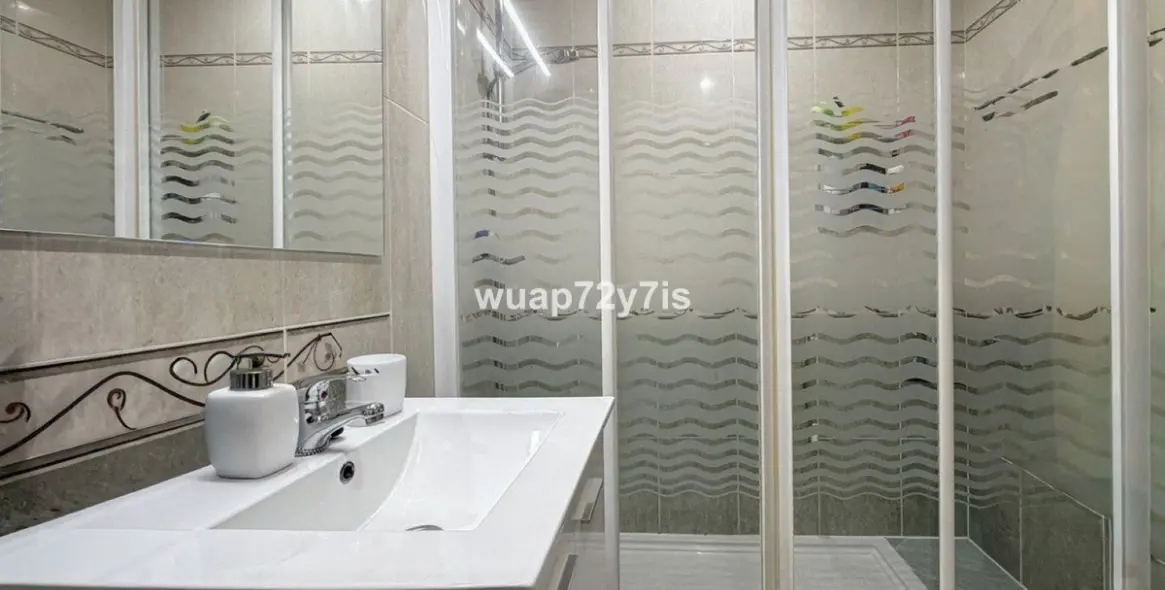 Venta de apartamento en planta media en Calahonda 14
