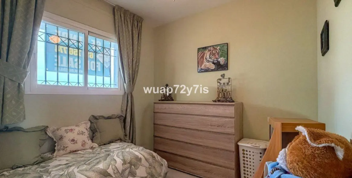 Venta de apartamento en planta media en Calahonda 15