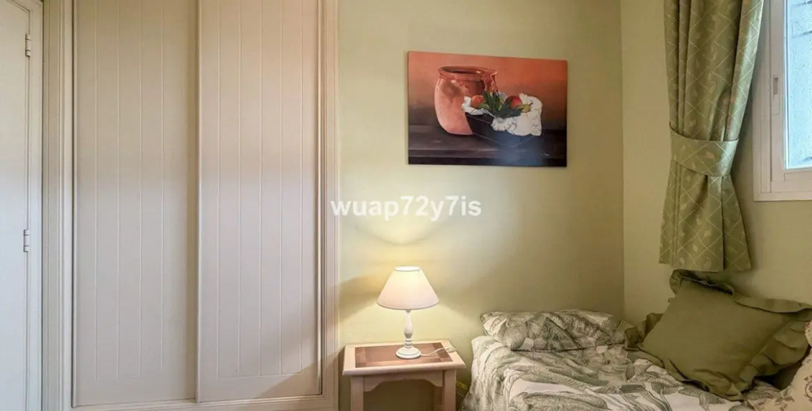 Venta de apartamento en planta media en Calahonda 16