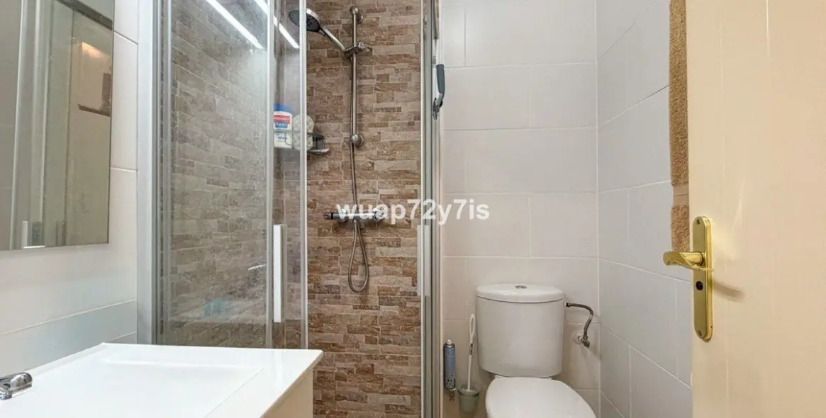 Venta de apartamento en planta media en Calahonda 17