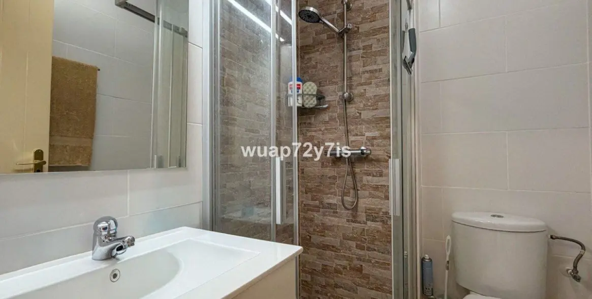 Venta de apartamento en planta media en Calahonda 18