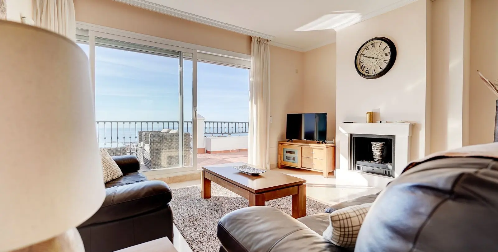 Sale of penthouse in Calahonda 3
