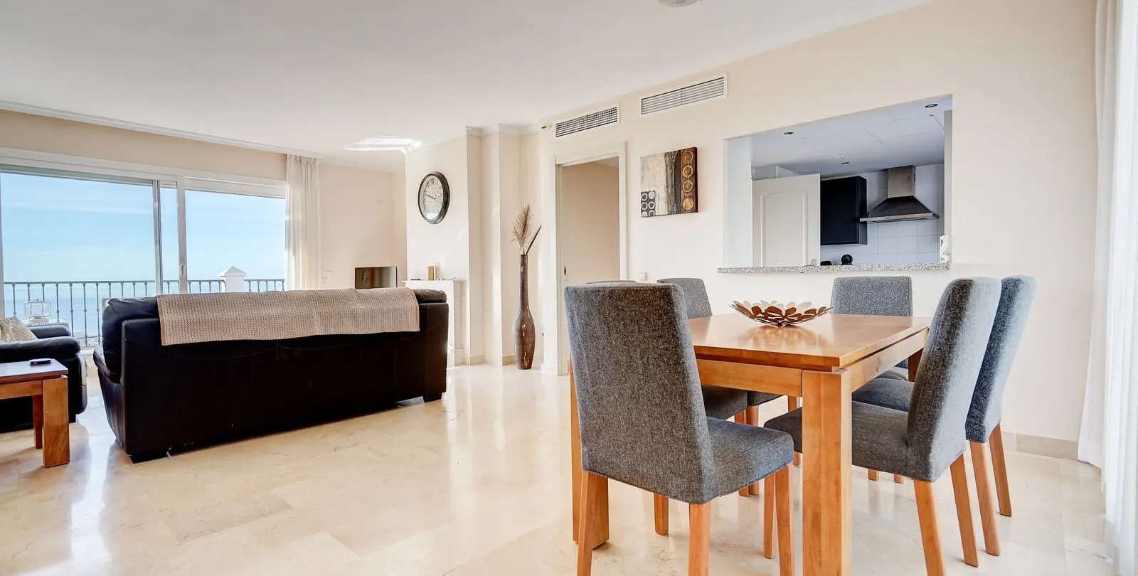 Sale of penthouse in Calahonda 6